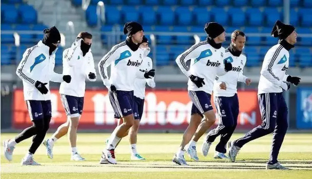 踢足球的你要看清残酷事实,踢足球的人真的厉害吗