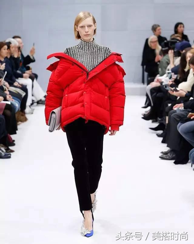 改变了以往羽绒服臃肿的缺点,穿起来显胖的长款羽绒服