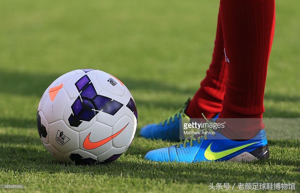 足球鞋阿迪和耐克谁更强,足球鞋耐克暗杀系列