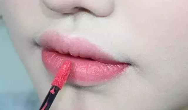 美妆博主在韩国美容手法全程教程,看美妆博主视频怎么才能学会