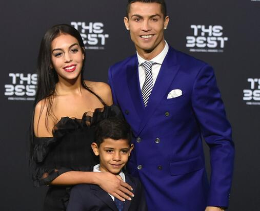 c罗拿了几次世界足球先生,c罗第5次荣膺世界足球先生