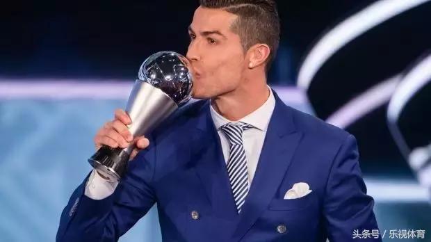 22岁的c罗获得世界足球先生第三名,c罗几次被评为世界足球先生