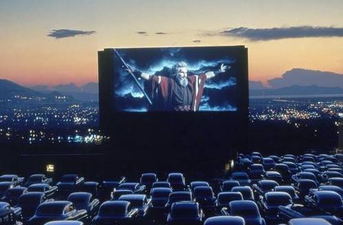 汽车电影院真实视频,世界上第一家电影院在哪个国家