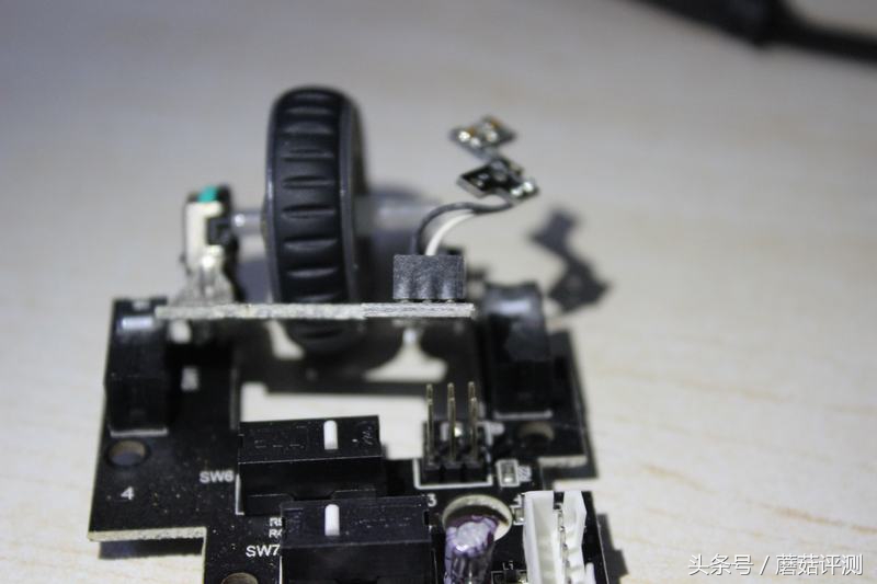 雷蛇帝王蟒微动鼠标更换,雷蛇蝰蛇鼠标更换微动视频