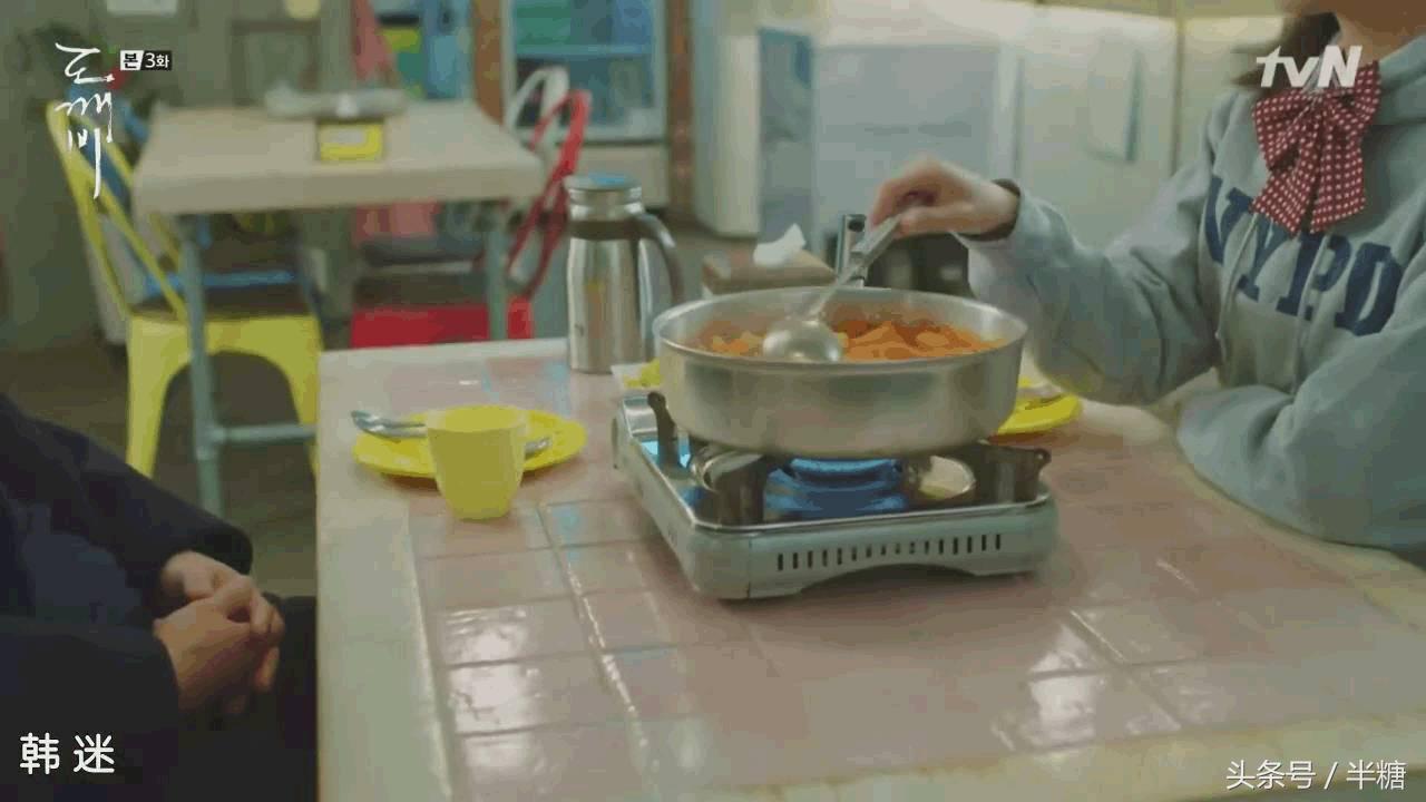 鬼怪金高银同款大衣,鬼怪女主绿色卫衣什么牌子