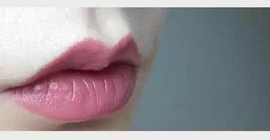 涂什么口红显温柔又持久,涂上这支口红永远嘴角上扬