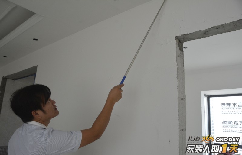 他拒绝业主抛出高薪去美国做工程监理的邀约，而是选择回北海