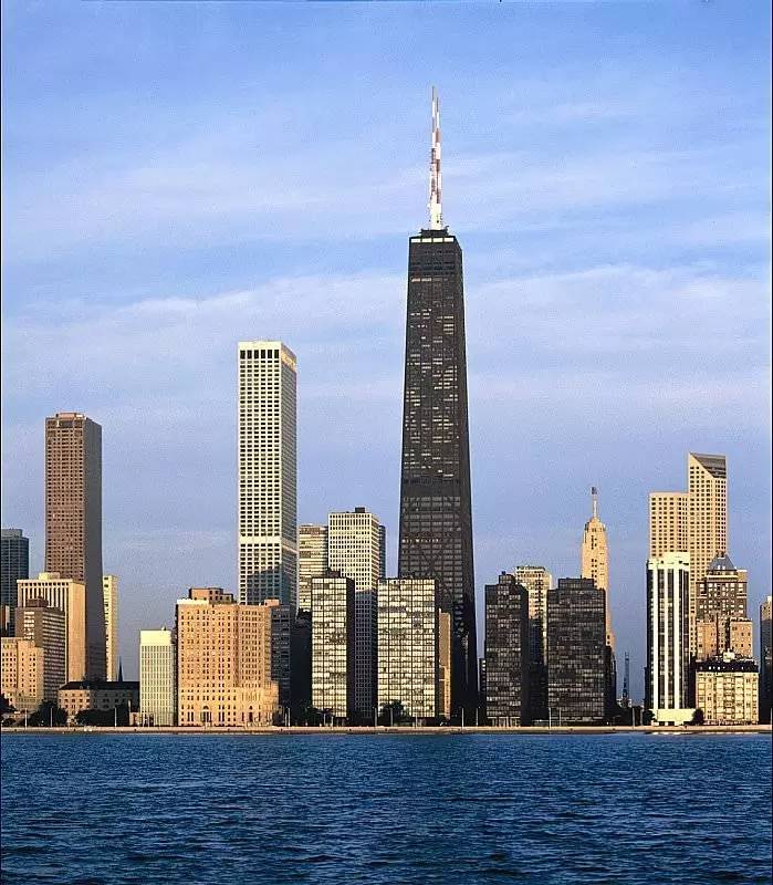 摩天大楼的浪漫 (浪漫的摩天大楼)