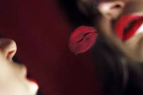 大红唇特别显老,大红唇真的很考验气质