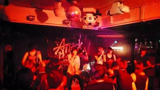 去另一个城市看livehouse,每去到一座城市都要去看看风景