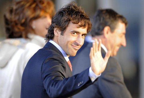 皇马银河战舰的队长,银河战舰皇马球星座驾