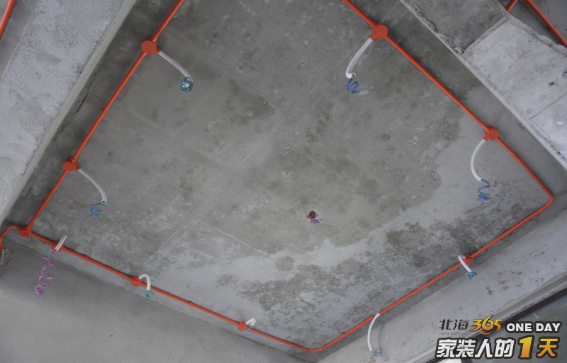 他拒绝业主抛出高薪去美国做工程监理的邀约，而是选择回北海