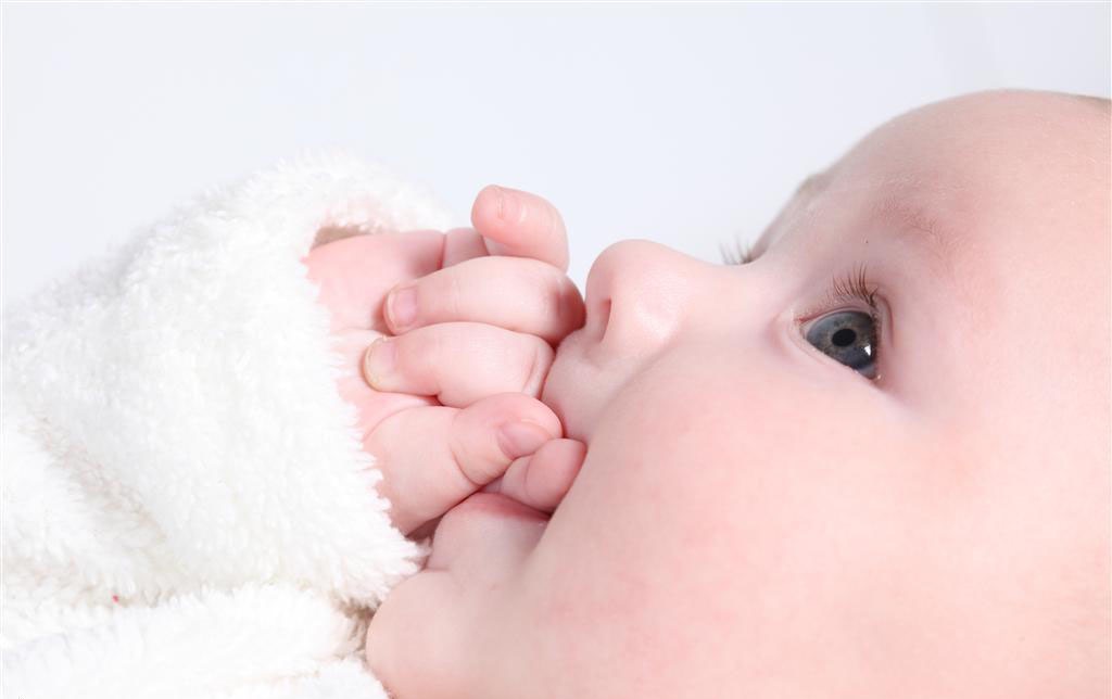 宝宝这4种表现吓坏了新手妈妈,宝宝的这八种现象都是正常的