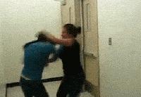 广东地铁老外挑衅被打视频,在地铁上挑衅老外