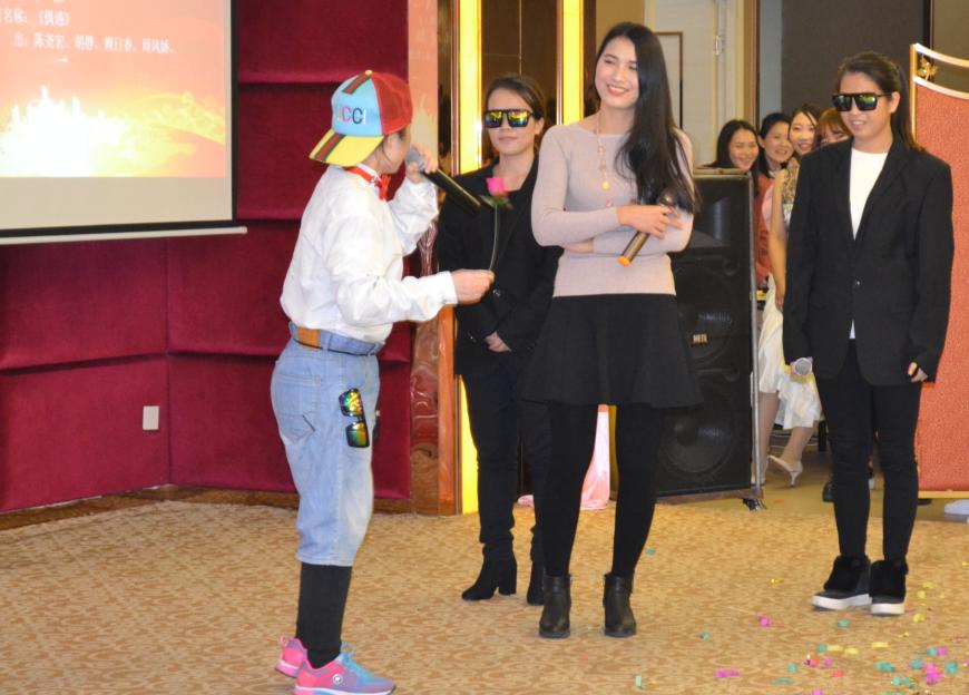 iphone7奖优秀员工不豪,42张图看爱唯2017年会