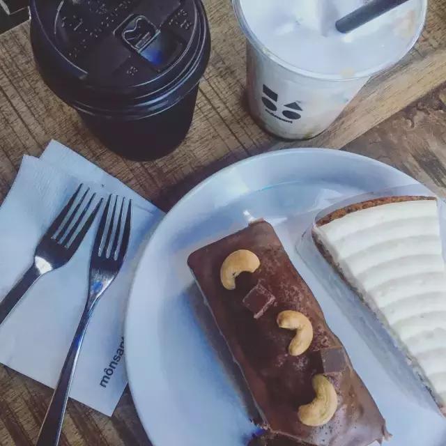 等有钱了，追到韩国欧巴们的店里来场美妙的偶遇！