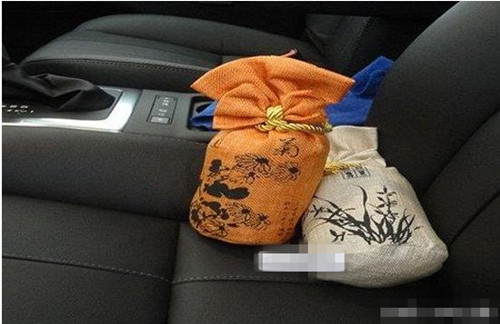 车内坐垫臭味去除方法,车里坐垫靠垫有异味