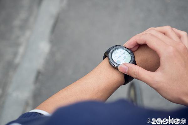 三星手表gears3现在还值得买不,三星手表gears3经典版开箱