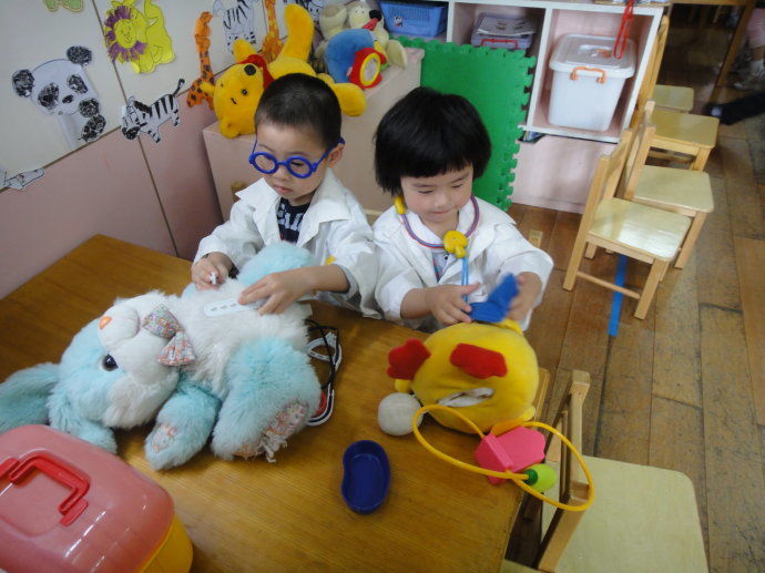 孩子害怕打针吃药怎么办,小朋友害怕打针吃药的视频