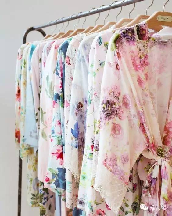 伴娘送新娘什么礼物比较好,结婚应该送朋友点什么礼物最好