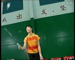 羽毛球老打到拍框上怎么练,如何避免羽毛球打到拍框上