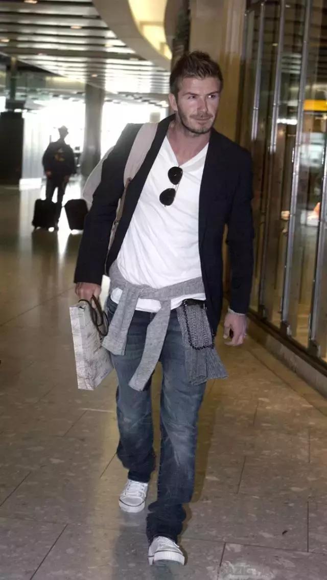 杨幂小金珠手链,杨幂小贝壳黑裙