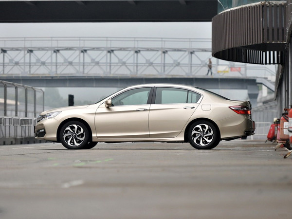 如何评价新一代雅阁的造型,老车欣赏翻新后的六代雅阁