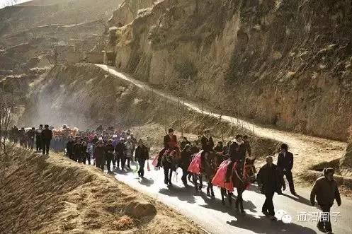 通渭民间习俗,甘肃定西通渭结婚习俗伴郎