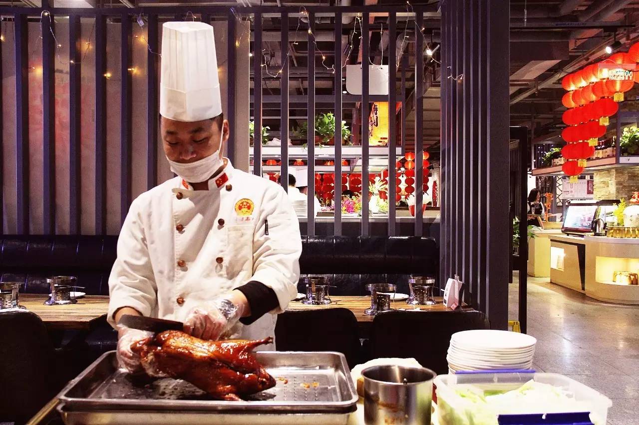 「订年夜饭赠波士顿龙虾」2017这么吃年夜饭最霸气！从没想过一顿自助，竟然吃几口就回本了……谁也别拦着我！今年就要在这儿吃！