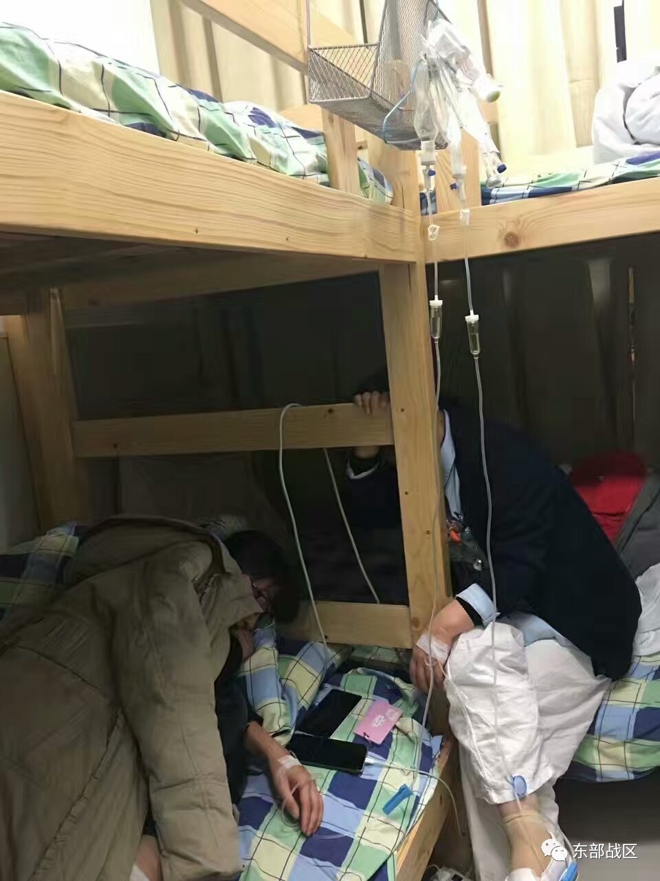 偷偷从战友朋友圈下了几张生活照，有点小感动！