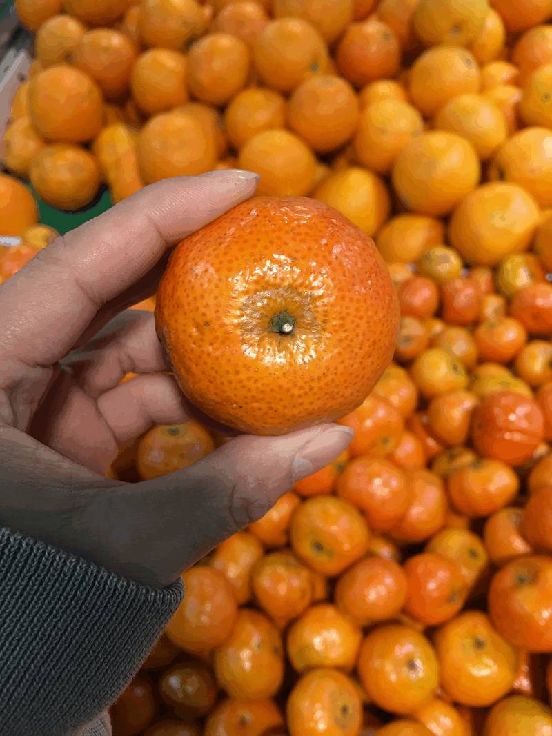 「微快讯」克拉玛依市民买到疑似染色的砂糖橘市场监管局已介入调查