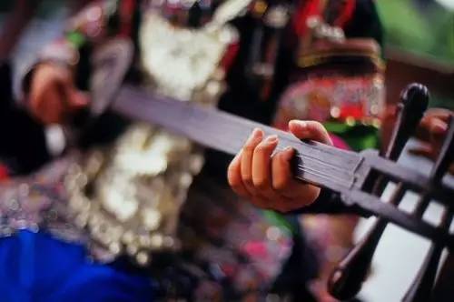 过年不想去人太多地方玩,过年不想呆在家里面