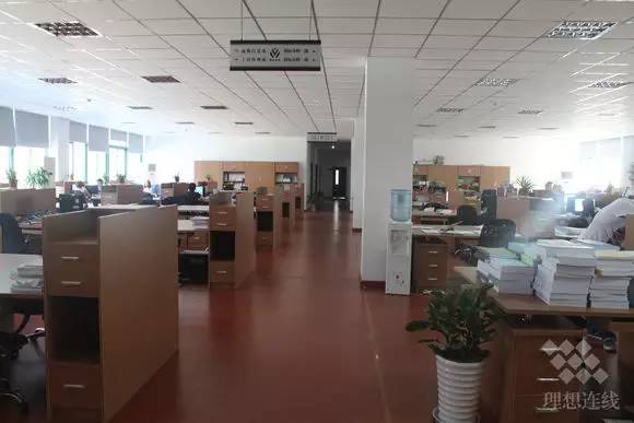 能力出众的员工上班老是迟到,工作能力很强的员工总是迟到