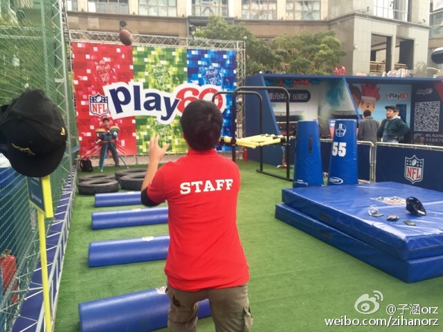 待你长发及腰，一起打橄榄球可好？