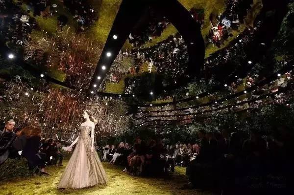 阿秋秋三分钟时尚碎碎念｜谁的粉红少女心？