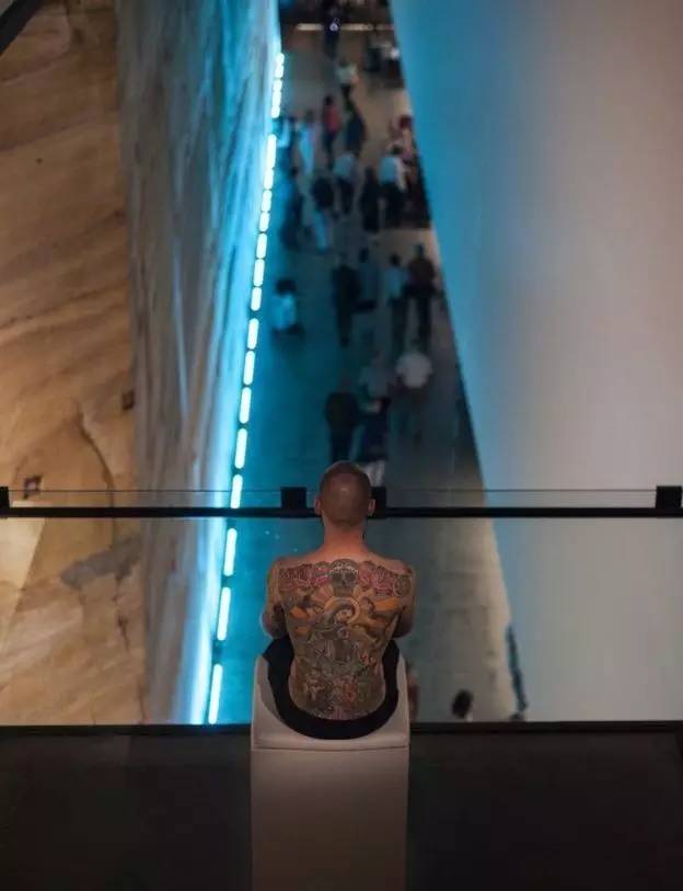 纹身就代表是坏人吗,纹身只是左青龙右白虎