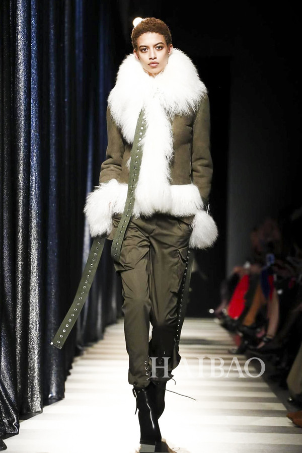 浪漫与柔媚的无限延伸！Monse2017秋冬女装秀，海报网带你亲临2017秋冬纽约时装周