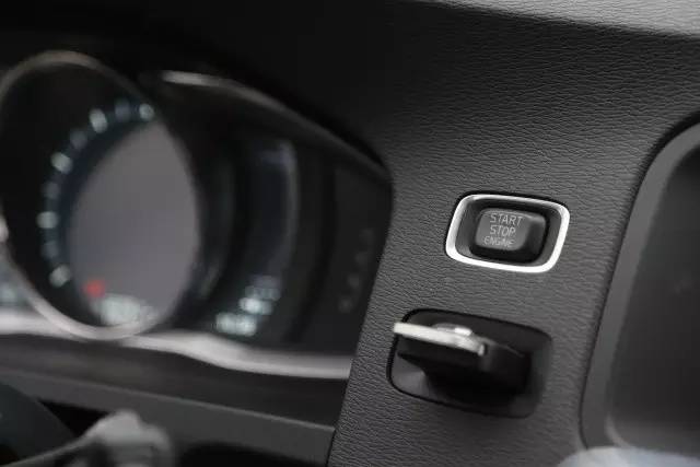 试驾全新一代沃尔沃v60,沃尔沃v60cc最新款越野视频