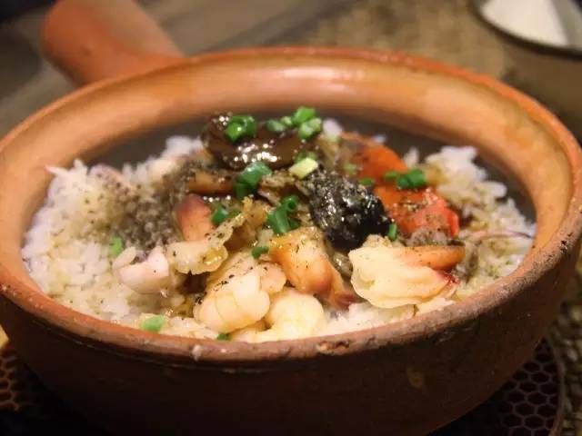 海参鲍鱼花菇鱿鱼佛跳墙,佛跳墙香菇鸡汤鲍鱼