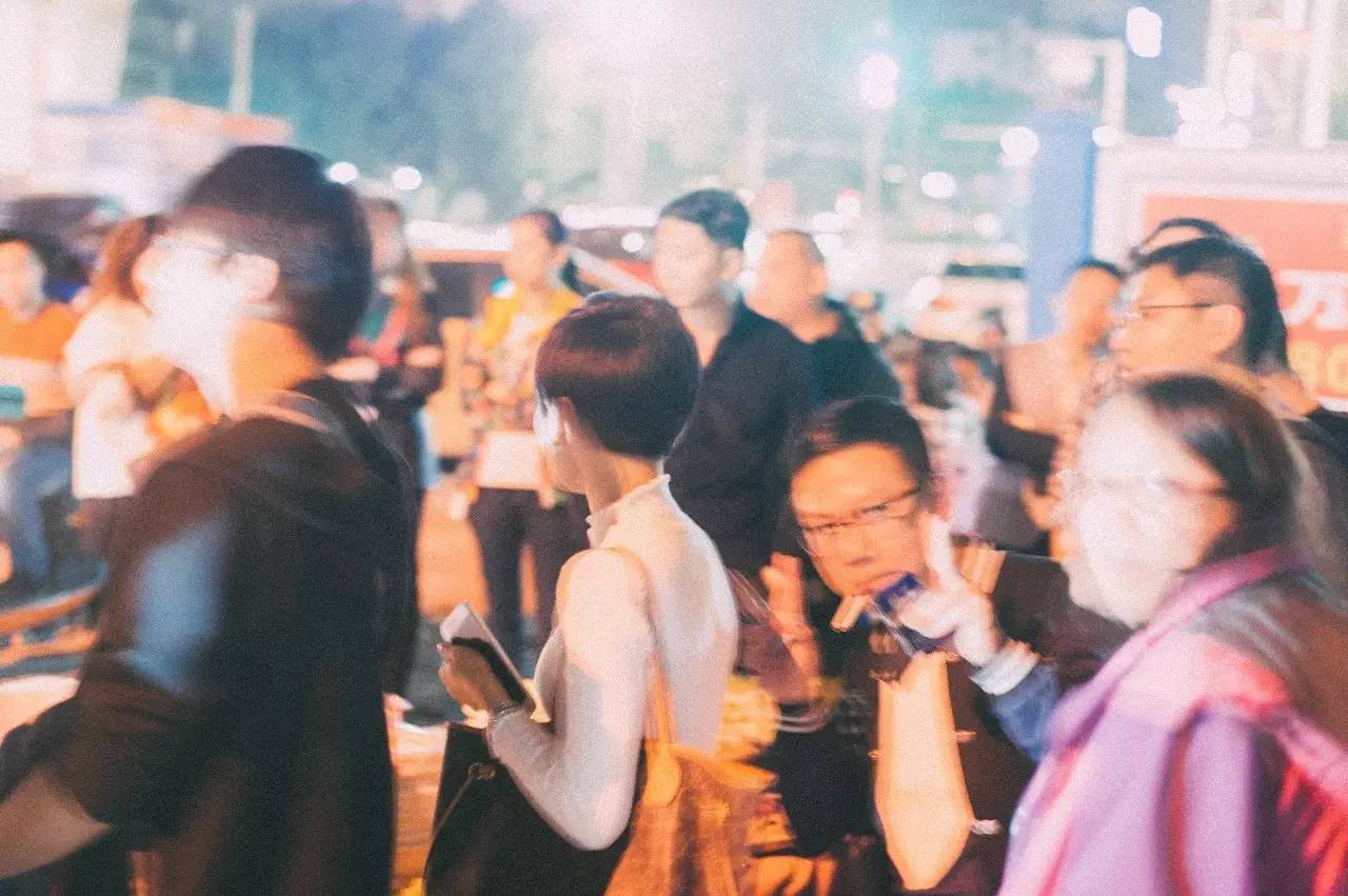 南宁夜晚摆摊生料粉,南宁柳沙夜市网红生料粉