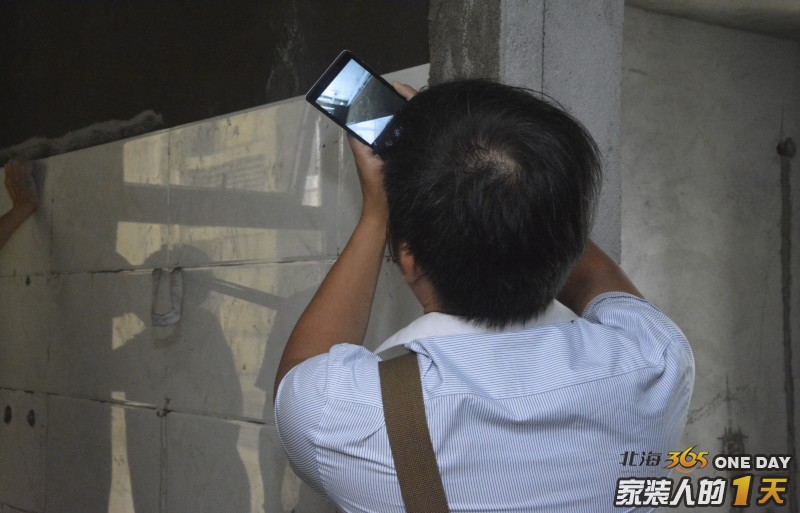 他拒绝业主抛出高薪去美国做工程监理的邀约，而是选择回北海