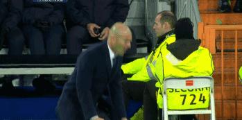 搞笑足球gif打耳光假摔,巴西阿根廷足球搞笑gif