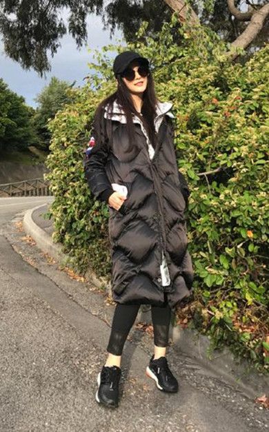 赵丽颖穿白色短款羽绒服,赵丽颖冬季穿羽绒服