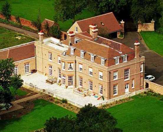 贝克汉姆年轻时和贝嫂,贝嫂和贝克汉姆分头带娃