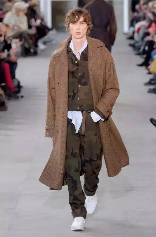 lv x supreme联名红色卫衣 (lv和supreme联名牛仔外套)