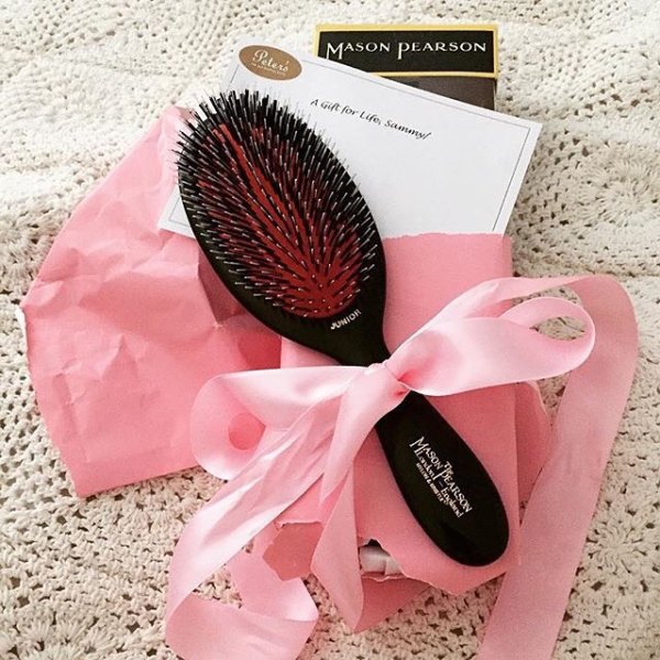 两千左右给女朋友买什么礼物 (200元给女朋友买什么礼物)