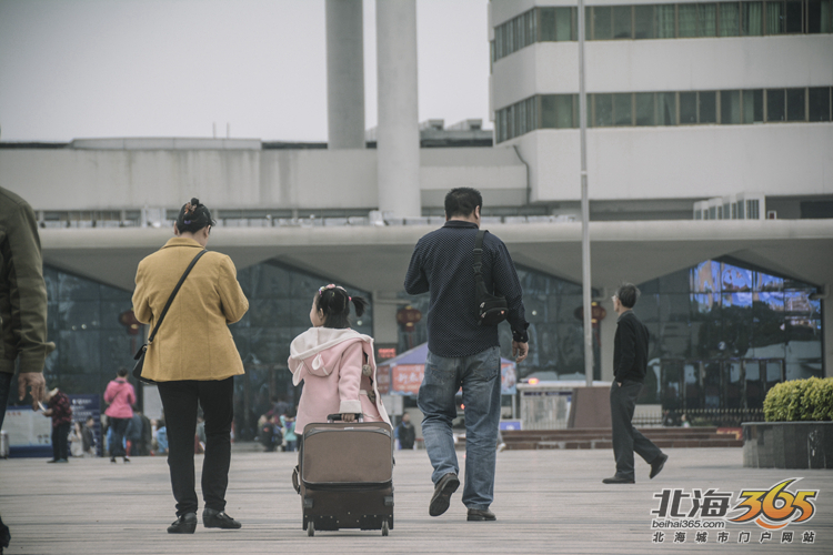 大年初七,北海火车站的离别人潮