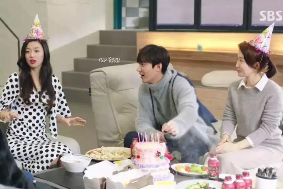 《鬼怪》贵死人不偿命的大衣时尚秀孔刘、李栋旭死鬼CP好有爱