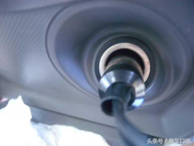 行车中轮胎突然爆胎,行车途中轮胎亏气怎么办