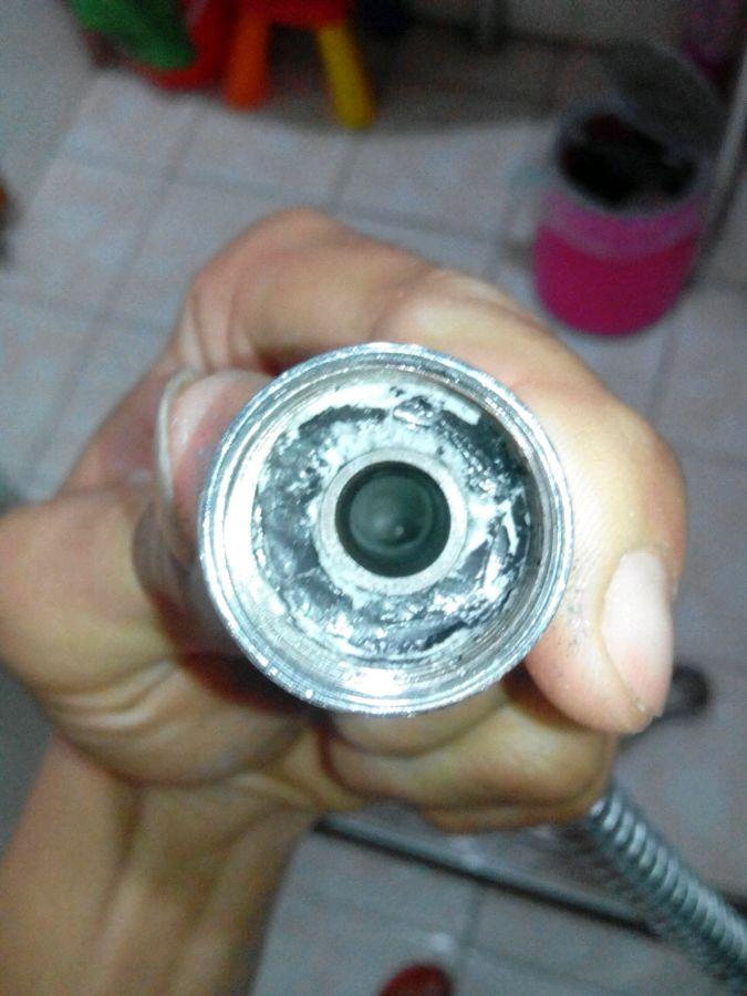 花洒墙里接头漏水解决方法,顶部花洒漏水教你一招轻松修好